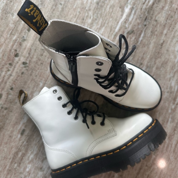 Excellent Condition Dr. Martens Jadon Platform Boot - Size 6 Women’s - Picture 3 of 5